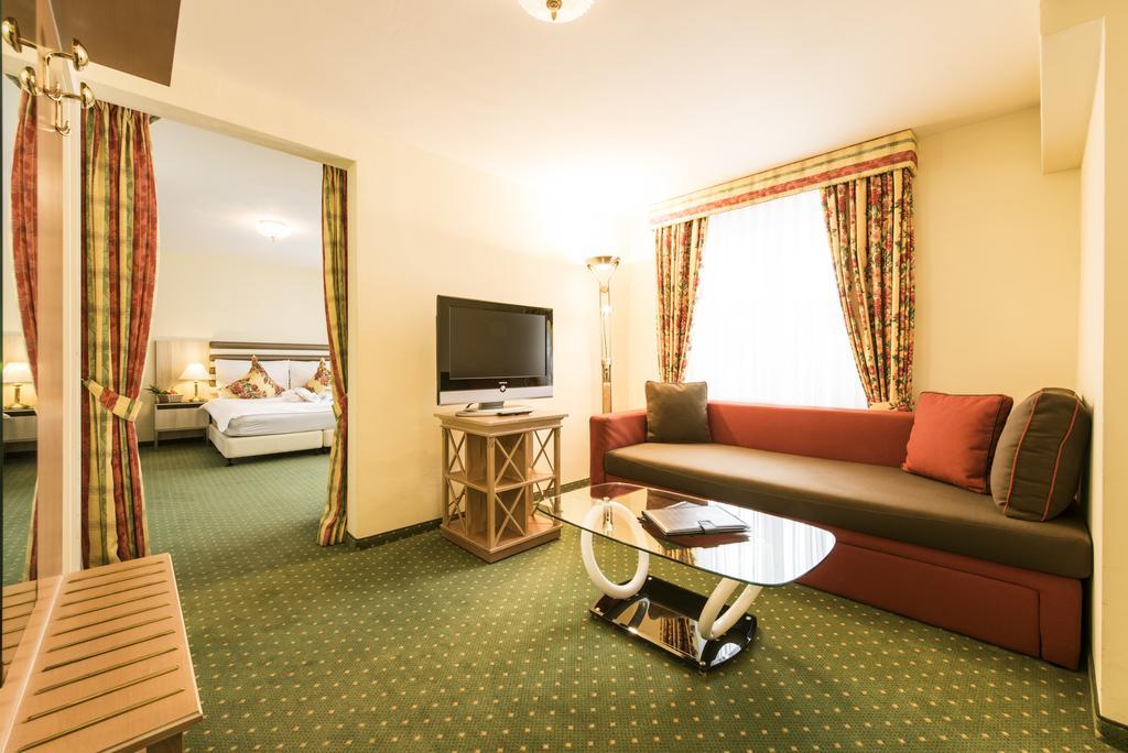 Posthotel Holiday Villa Arosa Kültér fotó